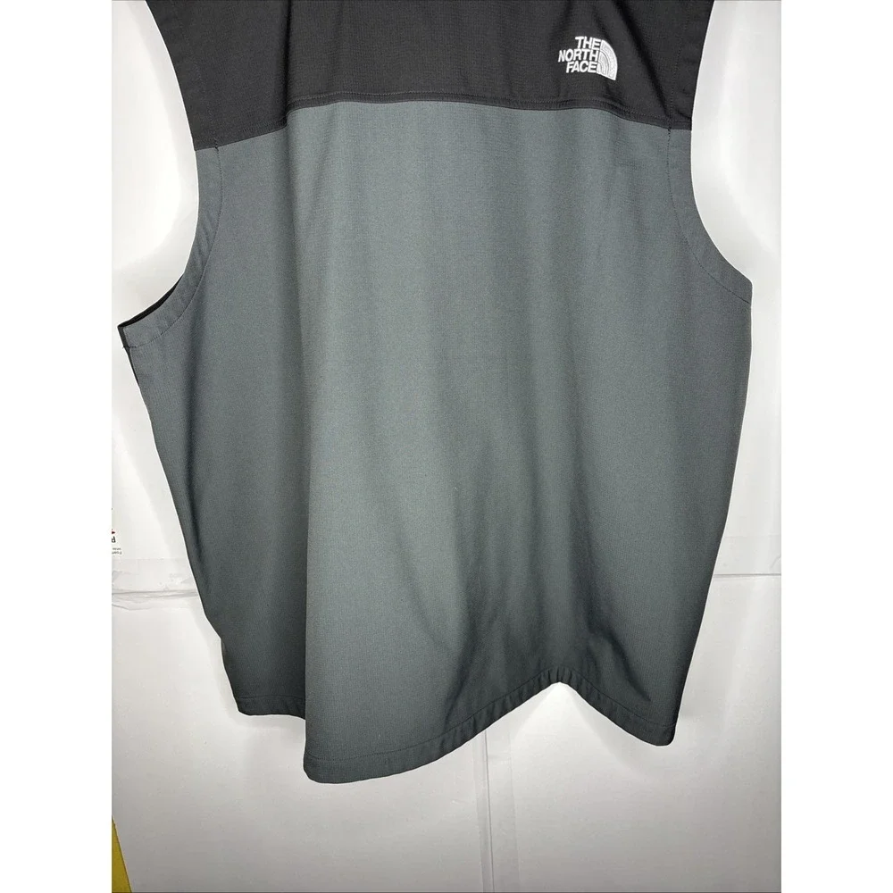 The North Face Castle Rock Soft Shell Full-Zip Vest Black & Gray XXL  logo‎